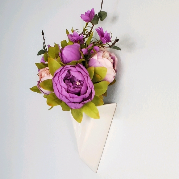 White Triangular Wall-Mount Planter - Set of 3 - Picture 2 of 7